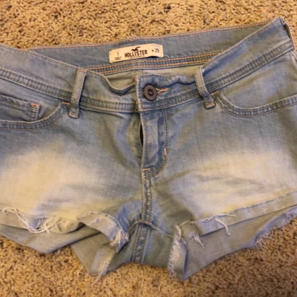 Hollister light jean shorts  Size 1 W 25 Color 023